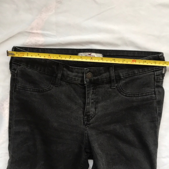 Hollister size 27 mid rise dark wash distress skinny jeans - Picture 3 of 5